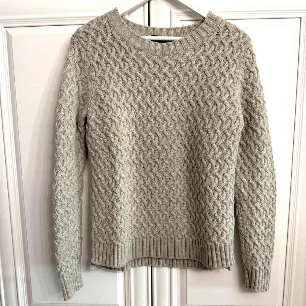 Tommy Hilfiger Size Medium Soft Grey Basket Weave Wool Blend Crew Neck Sweater